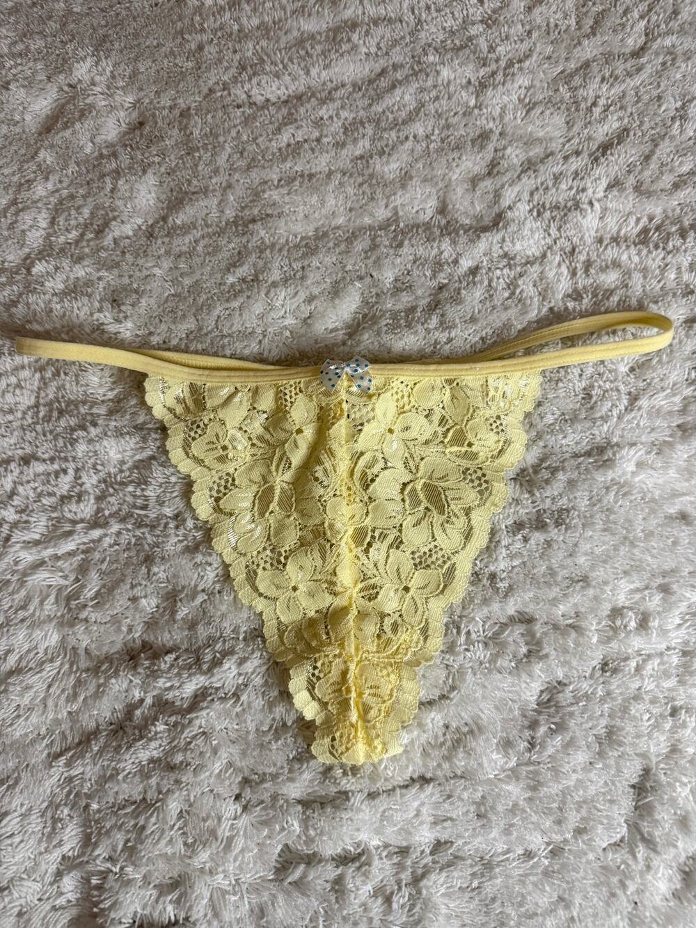 l.e.i. Yellow Sheer Lace Thong Panties Size L Vintage VTG NWOT